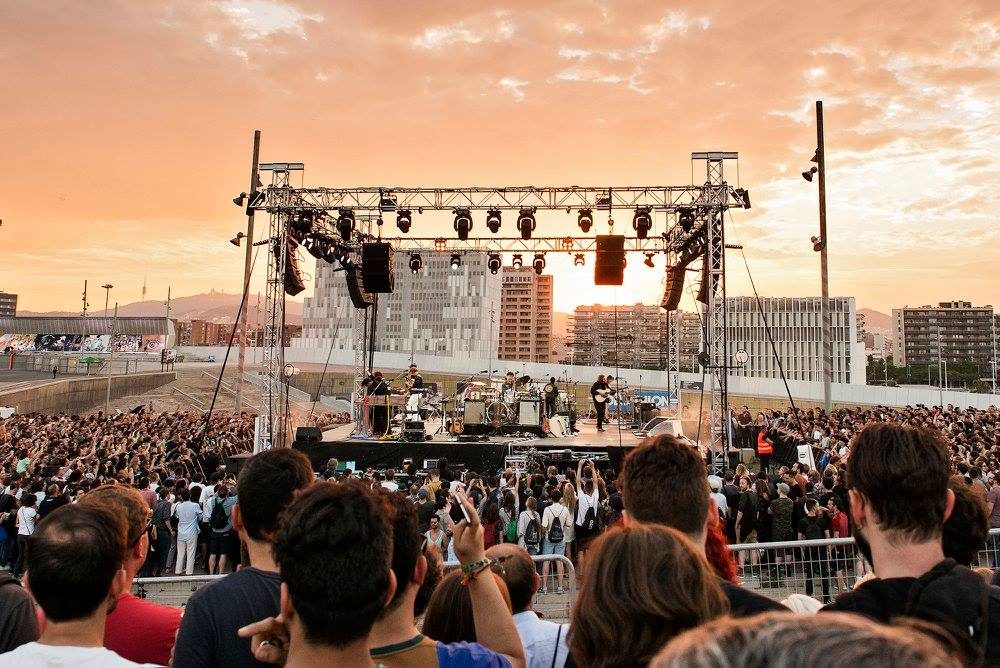 photo primavera festival scene coucher de soleil