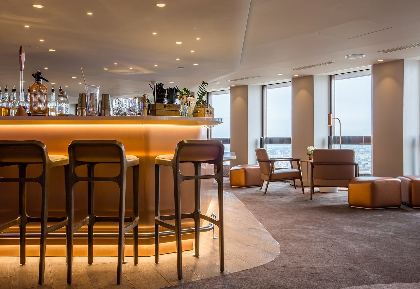 Le Celest bar & restaurant est le bar à cocktails le plus haut et prestigieux de Lyon.