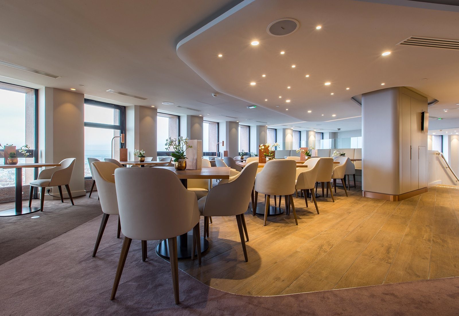 Le Celest bar & restaurant est le bar à cocktails le plus haut et prestigieux de Lyon.