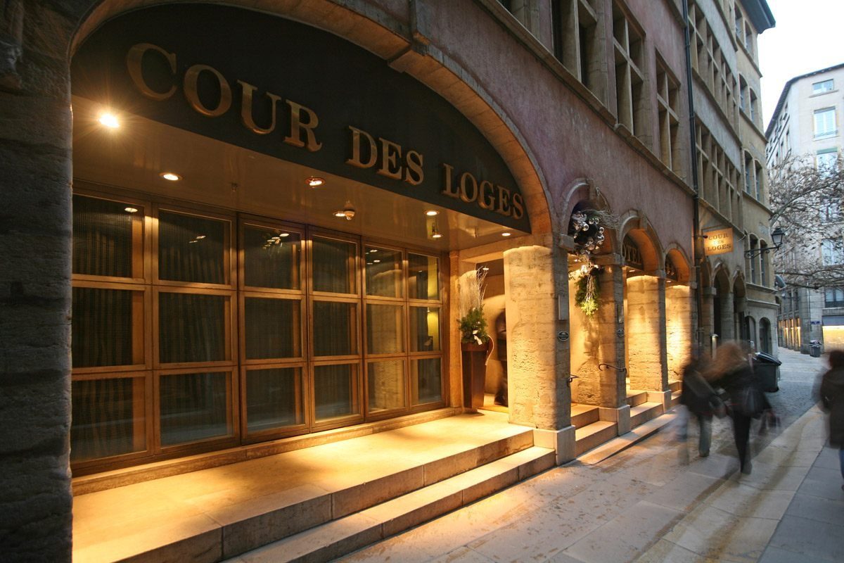 cour des loges facade