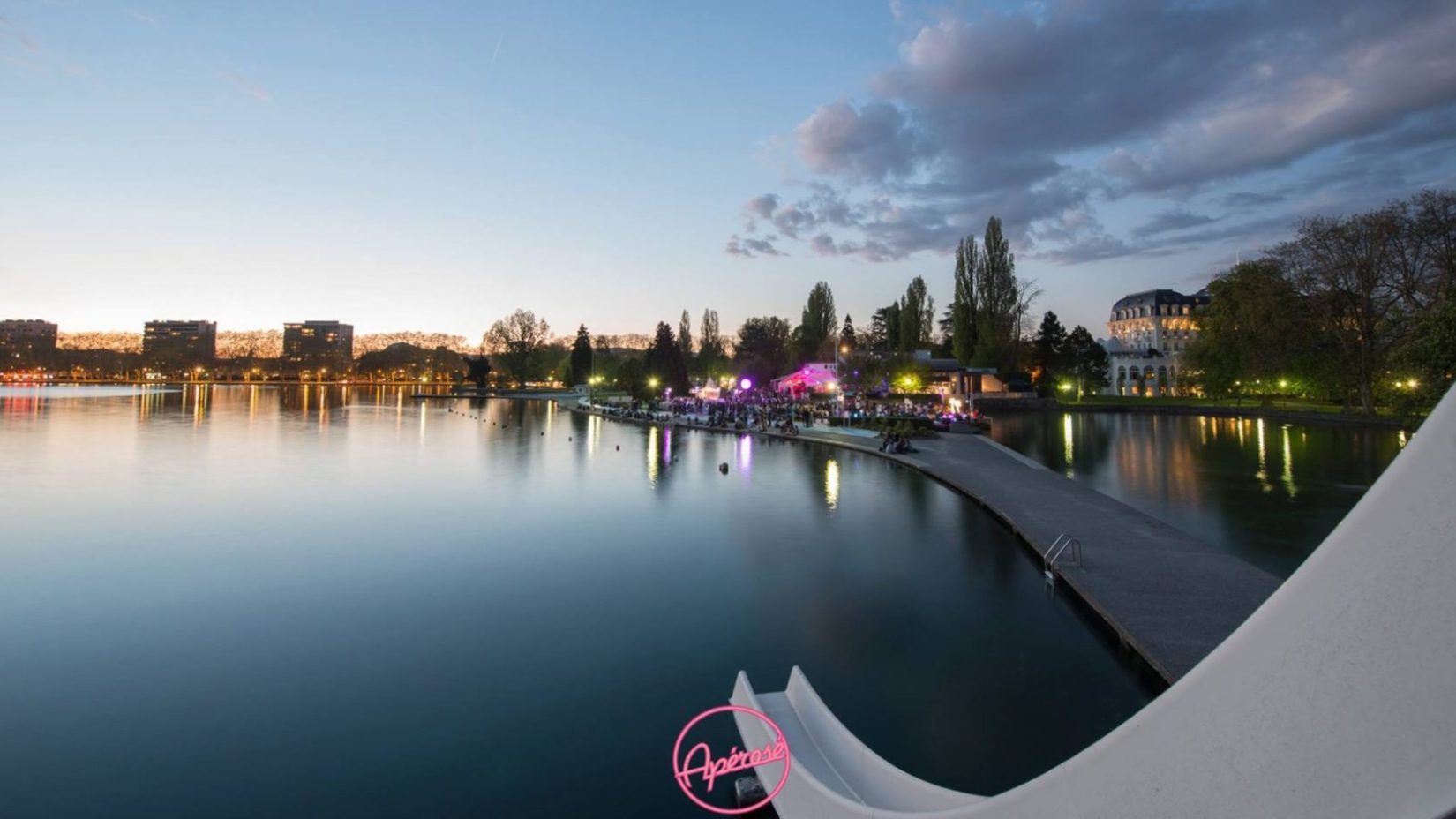 pop plage annecy moon