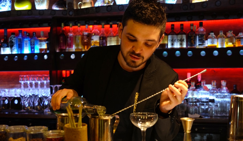 Cet instant là avec Julien Vincens du bar à cocktails le Mumbai café.