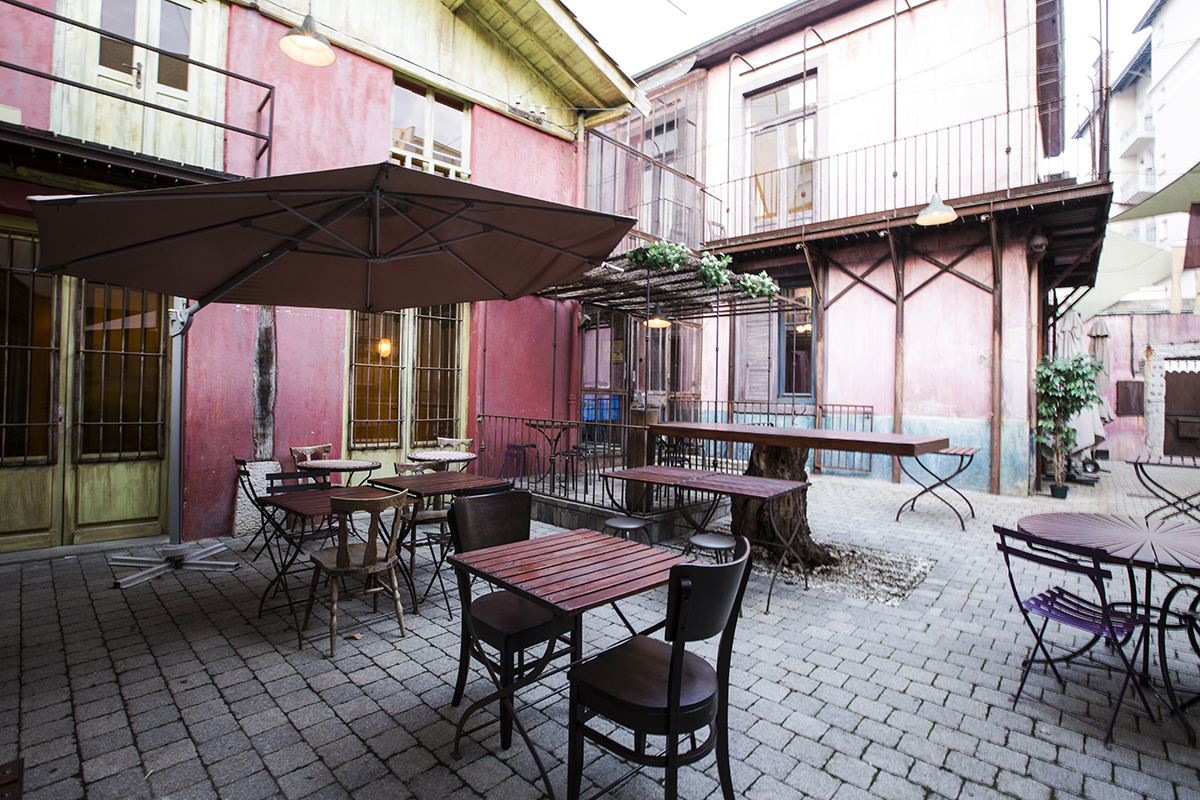 Le Diskret - Cour Intérieure terrasse