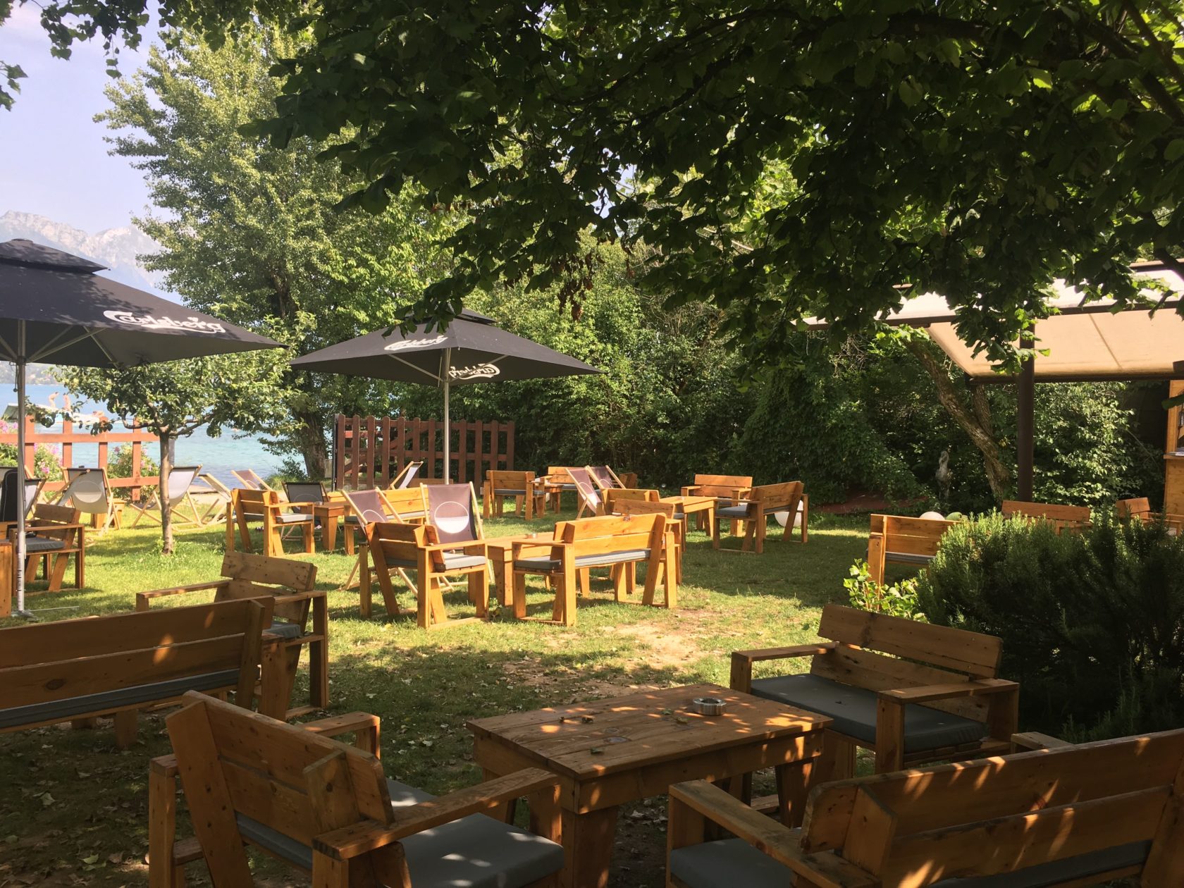 L'oasis sévrier terrasse bord de lac Annecy bar